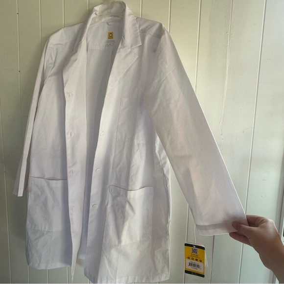 WonderWink Women's Classic Fit White Lab Coat - Picture 2 of 10